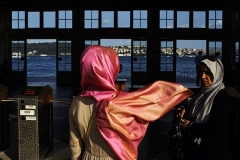 turkey_istanbul_besiktas_ferry_terminal_pier_woman_headscarf_islam_muslim